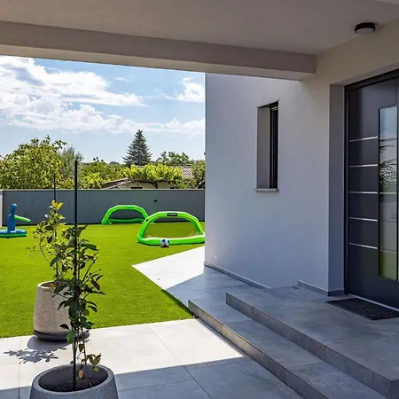 Speranza With Illuminated Pool 别墅