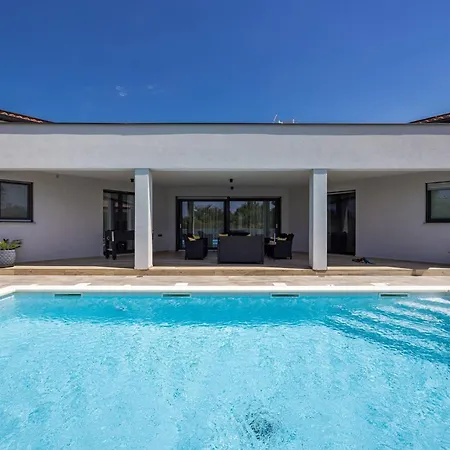 别墅 Speranza With Illuminated Pool 普拉