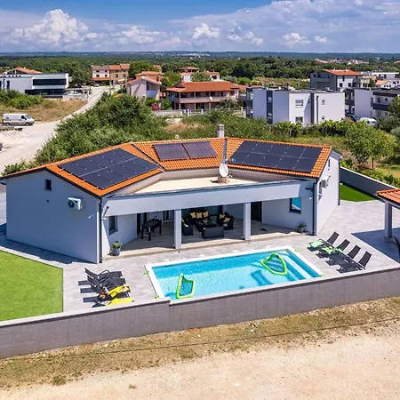 Speranza With Illuminated Pool Villa *