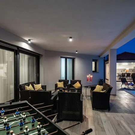 Speranza With Illuminated Pool * 普拉