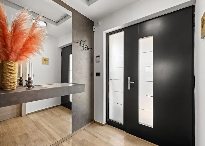 Speranza With Illuminated Pool * 普拉