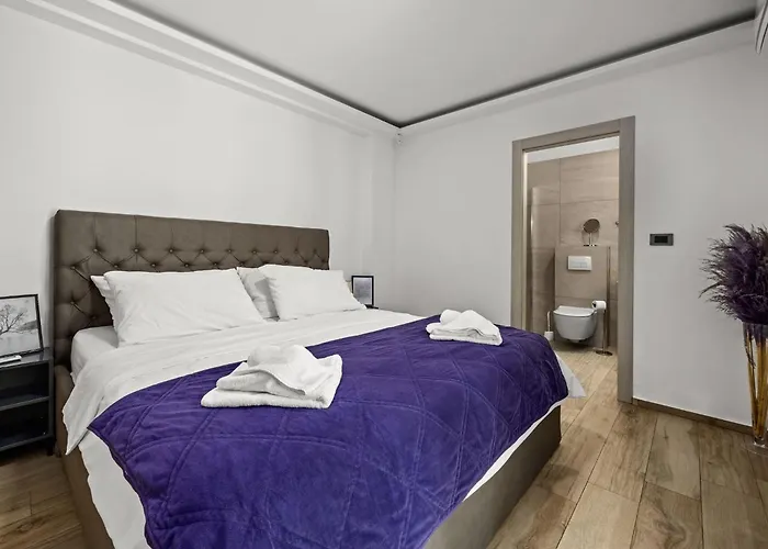 Speranza With Illuminated Pool