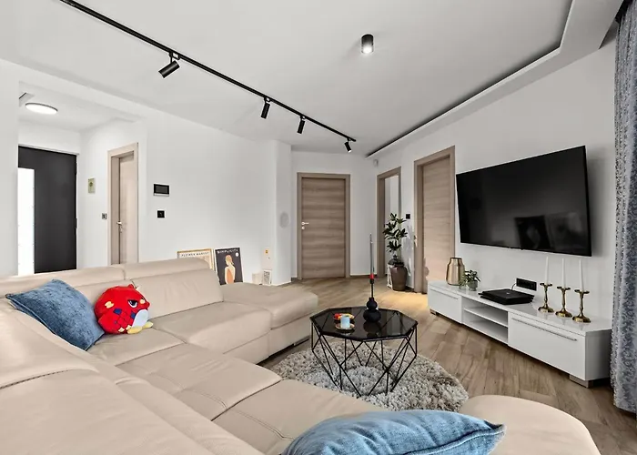 Speranza With Illuminated Pool * Pula