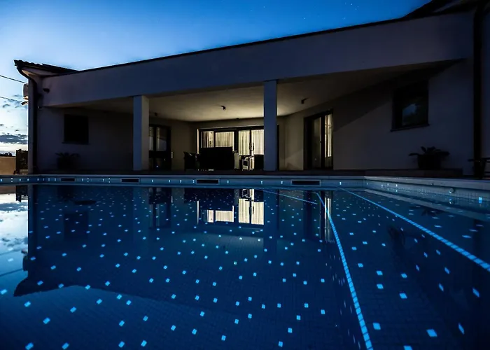 Speranza With Illuminated Pool