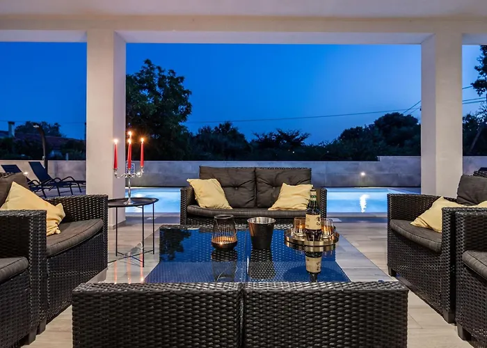 Speranza With Illuminated Pool Villa *