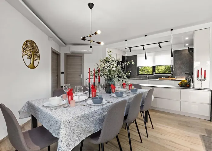 Speranza With Illuminated Pool Villa Pula