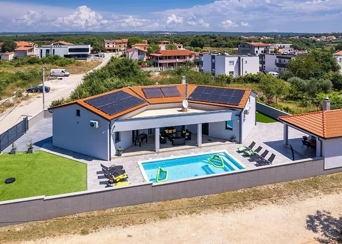 Speranza With Illuminated Pool Villa *