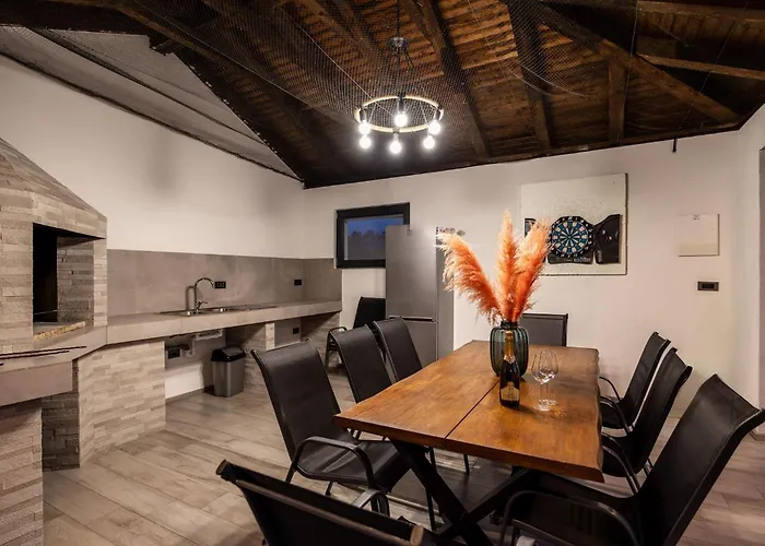 别墅 Speranza With Illuminated Pool *