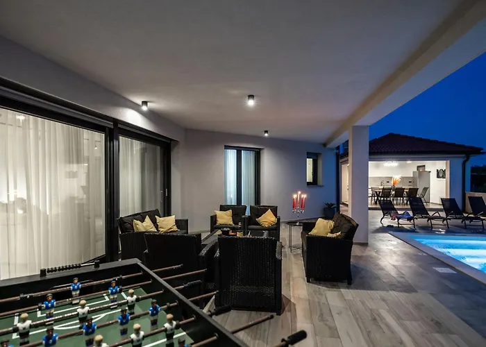 Speranza With Illuminated Pool * 普拉