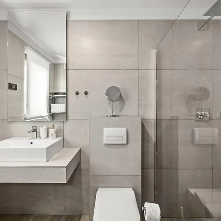 Speranza With Illuminated Pool *