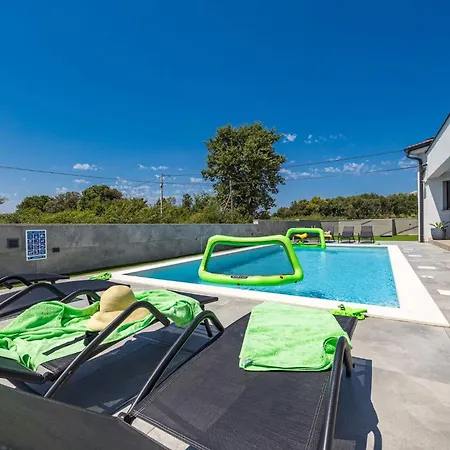 Speranza With Illuminated Pool 풀라