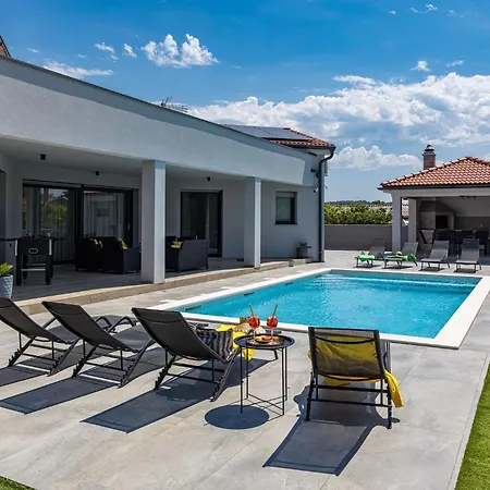 Speranza With Illuminated Pool