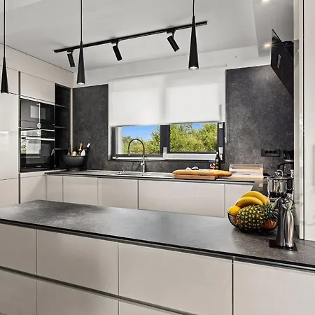 Speranza With Illuminated Pool 빌라