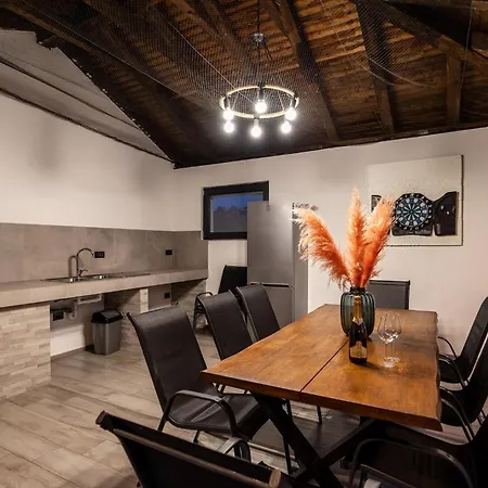 Villa Speranza With Illuminated Pool *