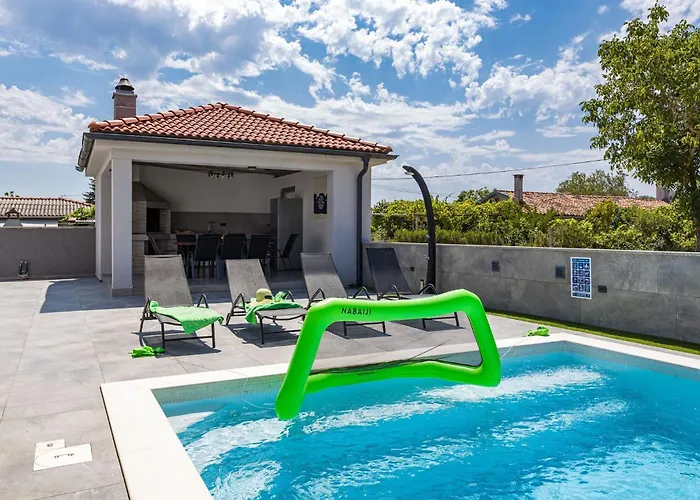 Villa Speranza With Illuminated Pool Pula