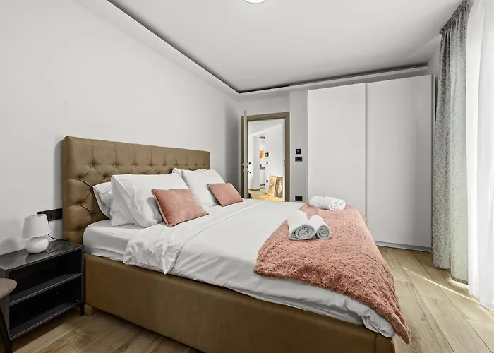 Willa Speranza With Illuminated Pool