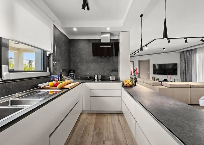 Willa Speranza With Illuminated Pool Pula