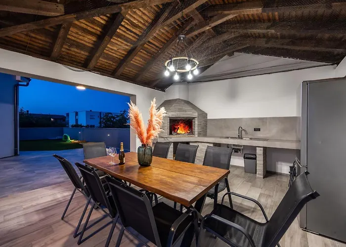 Speranza With Illuminated Pool Villa