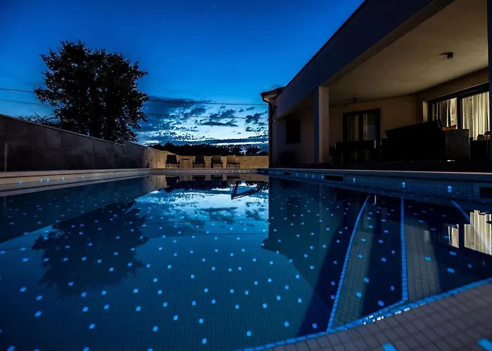 Willa Speranza With Illuminated Pool *