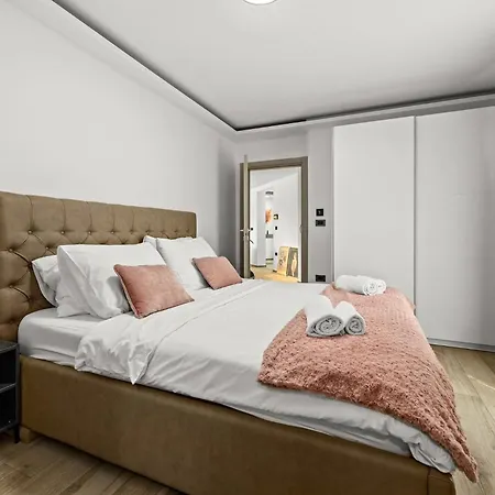 ヴィラ Speranza With Illuminated Pool