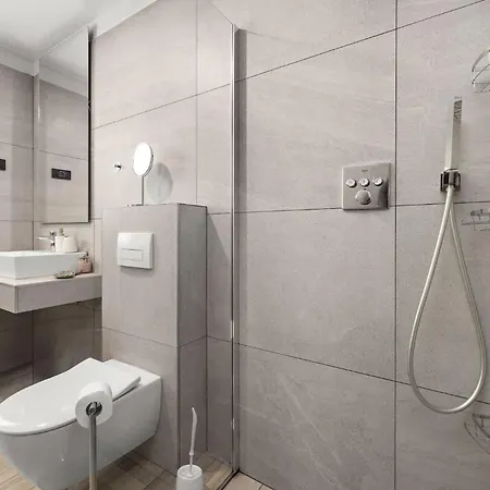 Speranza With Illuminated Pool *