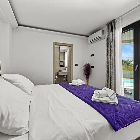 Speranza With Illuminated Pool ヴィラ