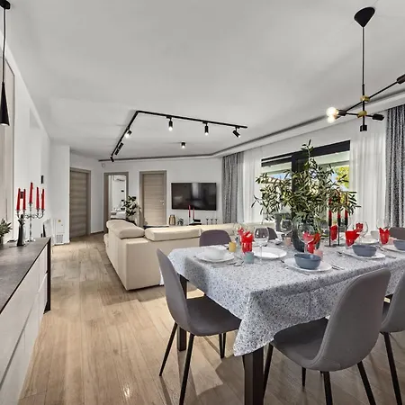 ヴィラ Speranza With Illuminated Pool